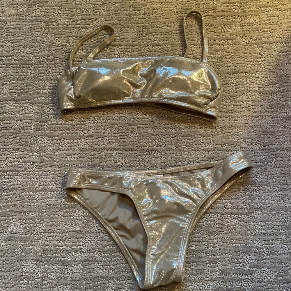 Two Piece Silver Sparkle w/ Light Brown Undertone. Great for pole dance. Bikini